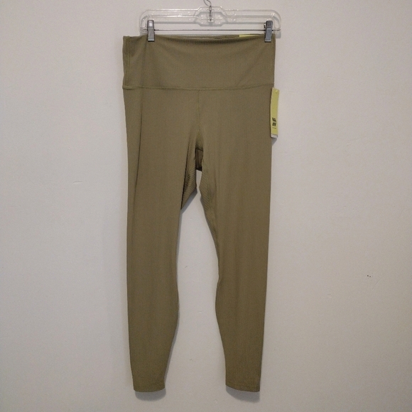 All in Motion - Ultra High Rise Ribbed Leggings - Picture 4 of 16